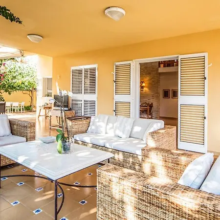 Agradable Junto Al Mar Con Piscina