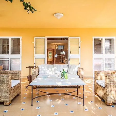 Agradable Junto Al Mar Con Piscina