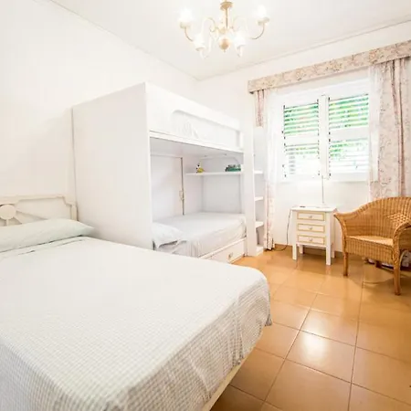 Villa Agradable Junto Al Mar Con Piscina