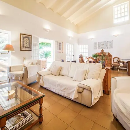Villa Agradable Junto Al Mar Con Piscina
