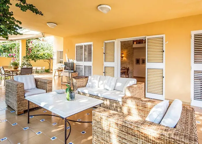 Agradable Junto Al Mar Con Piscina