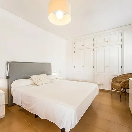 Agradable Junto Al Mar Con Piscina Βίλα *